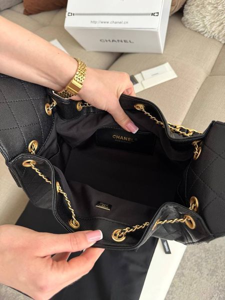 Сумка Chanel 25 Small Handbag in Black Grained Calfskin & Gold-Tone Metal 164 фото