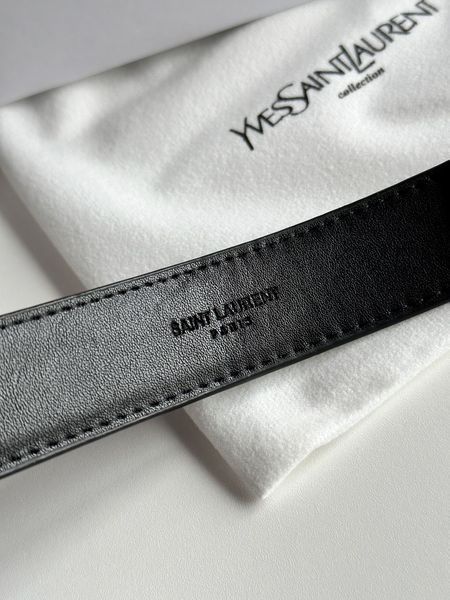 Ремень Saint Laurent Cassandre Belt in Black Leather/Silver Buckle 66119 фото