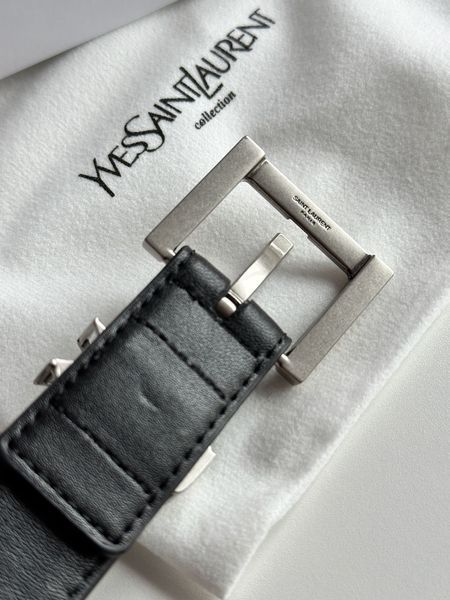 Ремень Saint Laurent Cassandre Belt in Black Leather/Silver Buckle 66119 фото