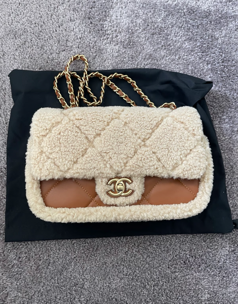 Сумка Chanel 24K Teddy Bear Medium Classic Flap Bag in Shearling & Brown Quilted Lambskin/Gold Hardware 620 фото