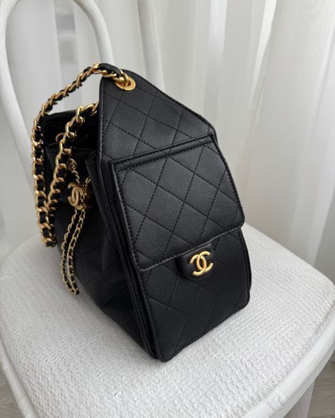 Сумка Chanel 25 Small Handbag in Black Grained Calfskin & Gold-Tone Metal 164 фото
