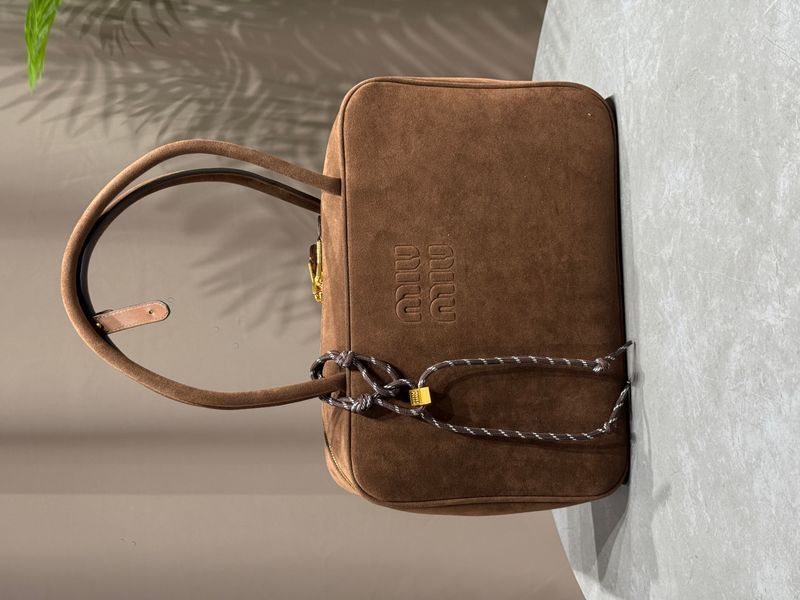 Сумка Miu Miu Beau Top-Handle Bag in Cocoa Brown Suede 466 фото