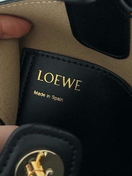 Сумка Loewe Mini Pebble Bucket Bag Smooth Calfskin in Black 99801 фото