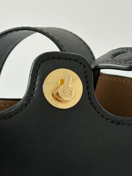 Сумка Loewe Mini Pebble Bucket Bag Smooth Calfskin in Black 99801 фото
