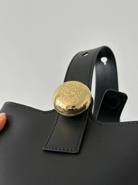 Сумка Loewe Mini Pebble Bucket Bag Smooth Calfskin in Black 99801 фото