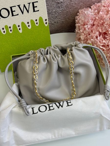 Сумка Loewe Flamenco Medium Purse in Mellow Nappa Lambskin Shell Grey 622 фото