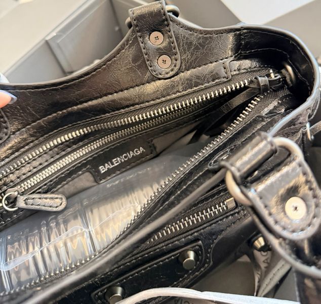 Сумка Balenciaga Le City Bag Mini in Black Arena Lambskin/Brass Hardware 18024 фото