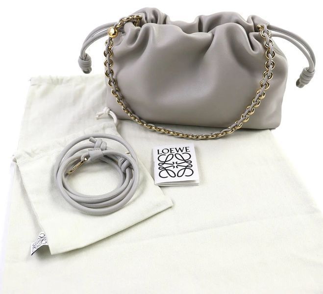 Сумка Loewe Flamenco Medium Purse in Mellow Nappa Lambskin Shell Grey 622 фото