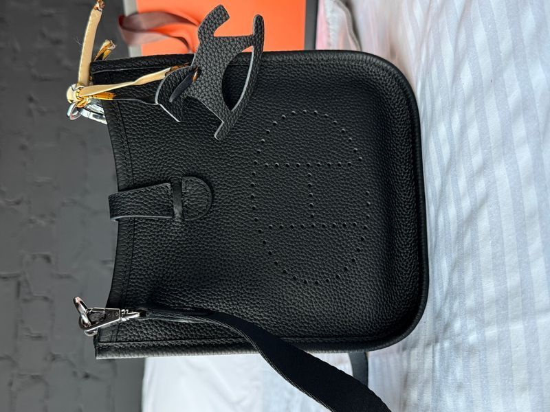 Сумка Hermes Evelyne TPM in Black Leather/Palladium Hardware 150 фото