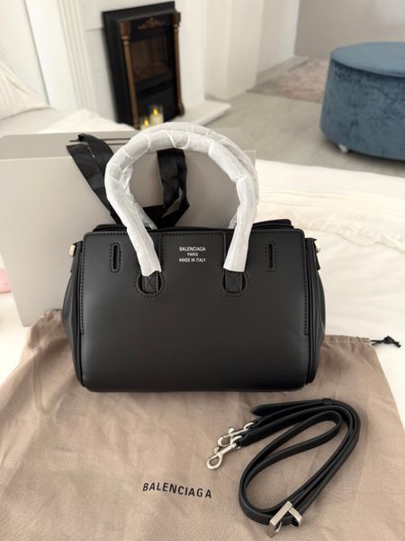 Сумка Balenciaga Bel Air Carry All Bag Mini in Black Smooth Calfskin/Aged-Silver Hardware 18021 фото