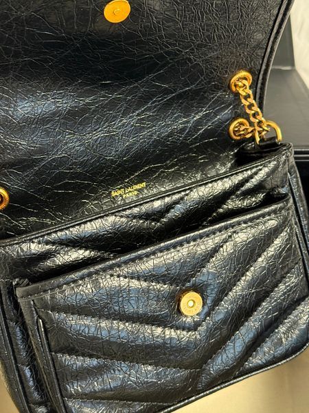 Сумка Saint Laurent Niki Baby Shoulder Bag in Black Quilted Crinkled Glossed Leather/Gold-Tone Hardware 627 фото