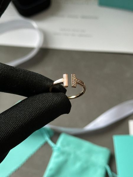Каблучка Tiffany T Wire Ring in Rose Gold 18k Mother-of-pearl 0407 фото