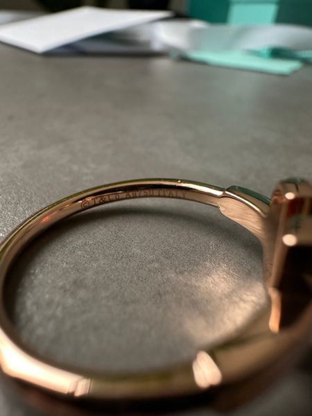 Каблучка Tiffany T Wire Ring in Rose Gold 18k Mother-of-pearl 0407 фото