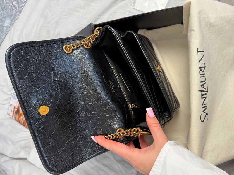 Сумка Saint Laurent Niki Baby Shoulder Bag in Black Quilted Crinkled Glossed Leather/Gold-Tone Hardware 627 фото