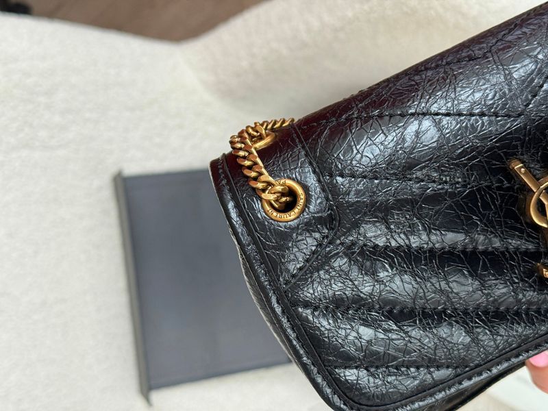 Сумка Saint Laurent Niki Baby Shoulder Bag in Black Quilted Crinkled Glossed Leather/Gold-Tone Hardware 627 фото