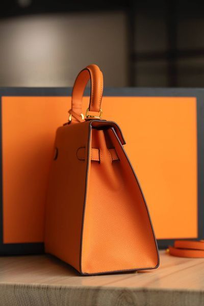 Сумка Hermes Kelly Sellier 28 in Orange Epsom/Gold Hardware 0537 фото