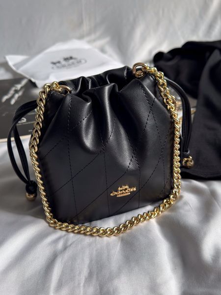 Сумка Coach Faye Mini Drawstring Bag with Quilting Black/Gold 012298 фото