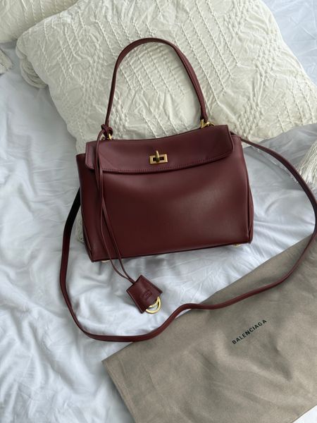 Сумка Balenciaga Rodeo Small Handbag in Burgundy Smooth Calfskin/Gold Hardware 593 фото