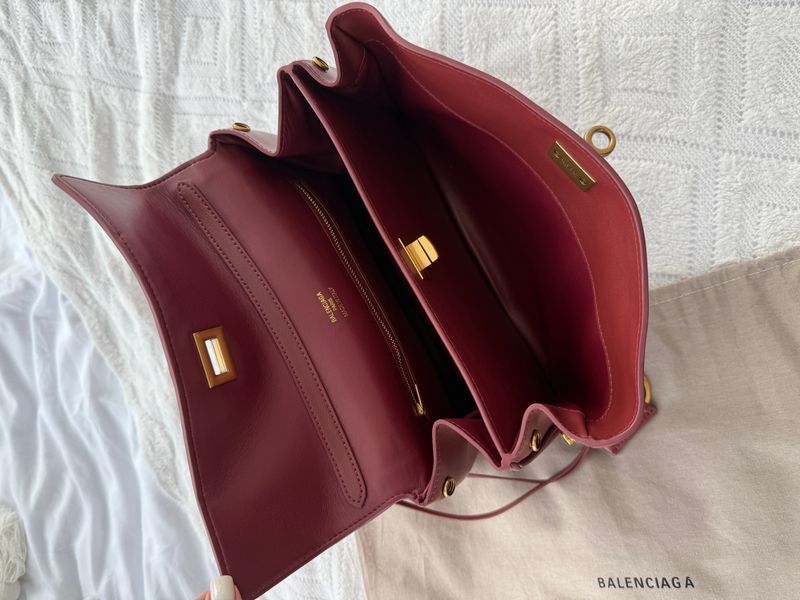 Сумка Balenciaga Rodeo Small Handbag in Burgundy Smooth Calfskin/Gold Hardware 593 фото