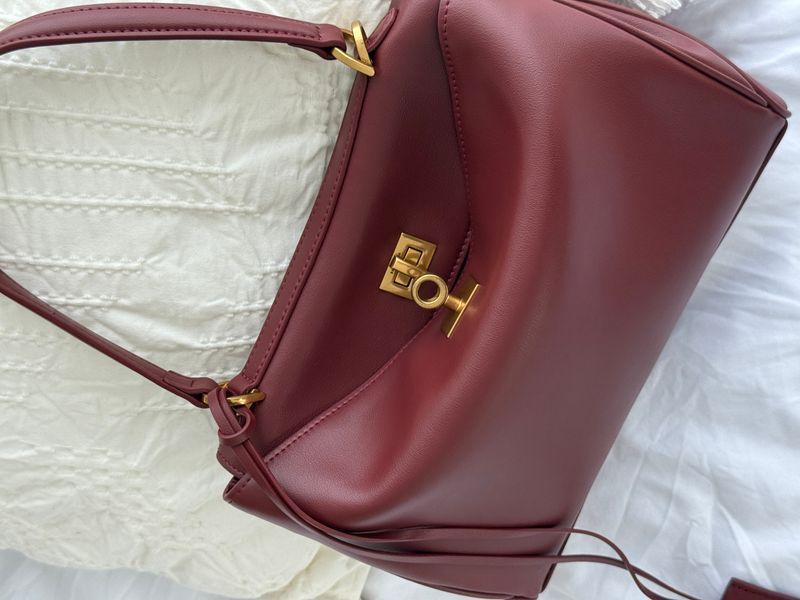 Сумка Balenciaga Rodeo Small Handbag in Burgundy Smooth Calfskin/Gold Hardware 593 фото