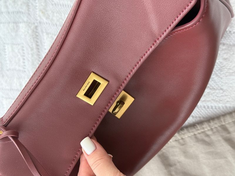 Сумка Balenciaga Rodeo Small Handbag in Burgundy Smooth Calfskin/Gold Hardware 593 фото