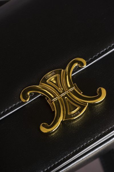 Сумка Celine Classique Triomphe Teen Crossbody Bag in Black Calfskin/Gold Hardware 0323 фото
