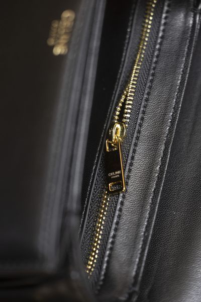 Сумка Celine Classique Triomphe Teen Crossbody Bag in Black Calfskin/Gold Hardware 0323 фото