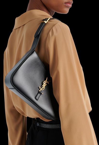 Сумка Saint Laurent Le&nbsp;5&nbsp;&Agrave;&nbsp;7 Hobo Bag Black/Gold 075 фото