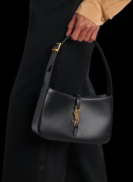 Сумка Saint Laurent Le&nbsp;5&nbsp;&Agrave;&nbsp;7 Hobo Bag Black/Gold 075 фото