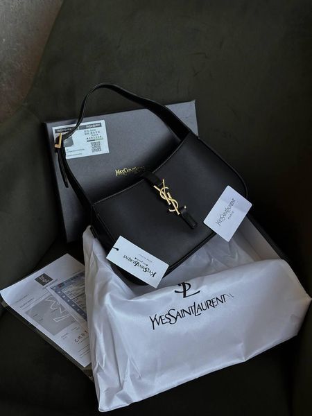 Сумка Saint Laurent Le&nbsp;5&nbsp;&Agrave;&nbsp;7 Hobo Bag Black/Gold 075 фото
