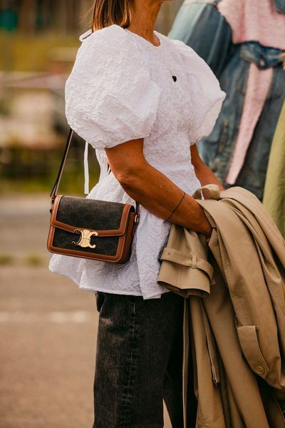 Сумка Celine Classique Triomphe Teen Crossbody Bag in Triomphe Canvas and Calfskin 0262 фото