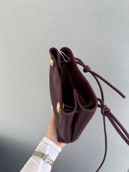 Cумка Loewe Pebble Pouch Bag in Burgundy Smooth Calfskin 484 фото