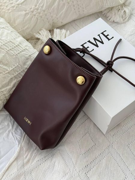 Cумка Loewe Pebble Pouch Bag in Burgundy Smooth Calfskin 484 фото