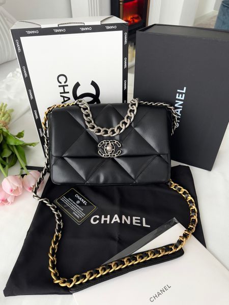 Cумка Chanel 19 Flap Bag in Black Quilted Lambskin/Silver-Gold Hardware 443 фото