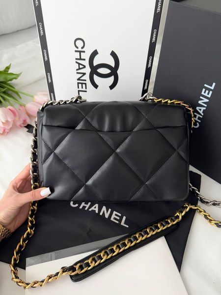Cумка Chanel 19 Flap Bag in Black Quilted Lambskin/Silver-Gold Hardware 443 фото