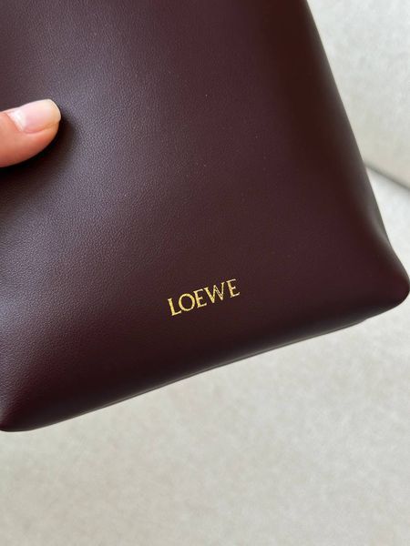 Cумка Loewe Pebble Pouch Bag in Burgundy Smooth Calfskin 484 фото