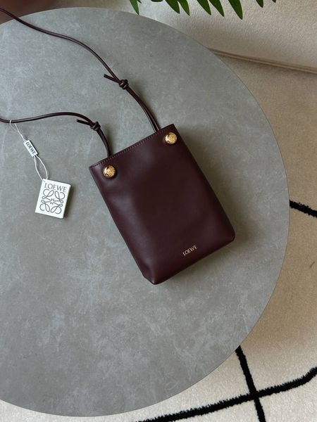 Cумка Loewe Pebble Pouch Bag in Burgundy Smooth Calfskin 484 фото