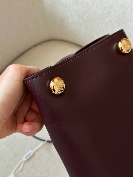 Cумка Loewe Pebble Pouch Bag in Burgundy Smooth Calfskin 484 фото