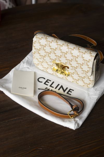 Сумка Celine Triomphe Shoulder Bag in Canvas White 0316 фото