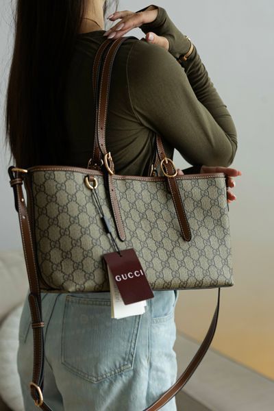 Сумка Gucci GG Emblem Medium Tote Bag Beige and Brown Monogram Coated Canvas 595 фото