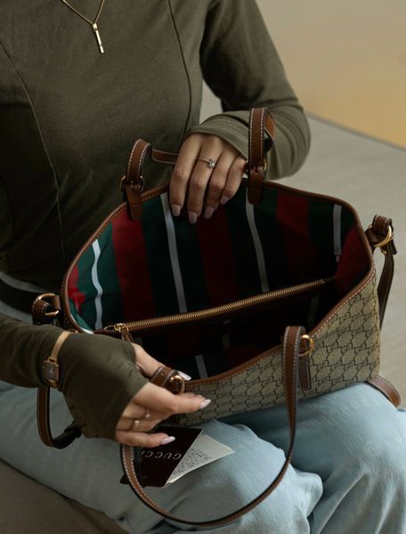 Сумка Gucci GG Emblem Medium Tote Bag Beige and Brown Monogram Coated Canvas 595 фото