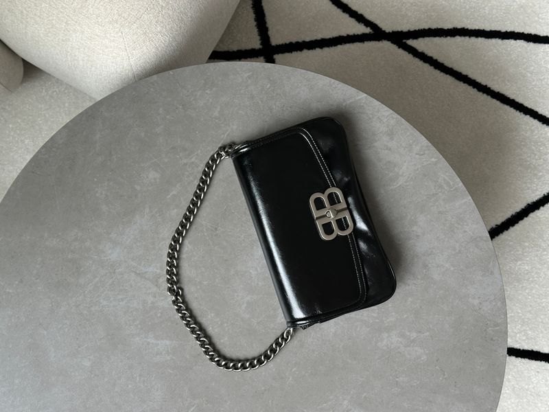 Сумка Balenciaga BB Soft Small Flap Shoulder Bag in Black Crinkled Leather/Palladium Hardware 012603 фото