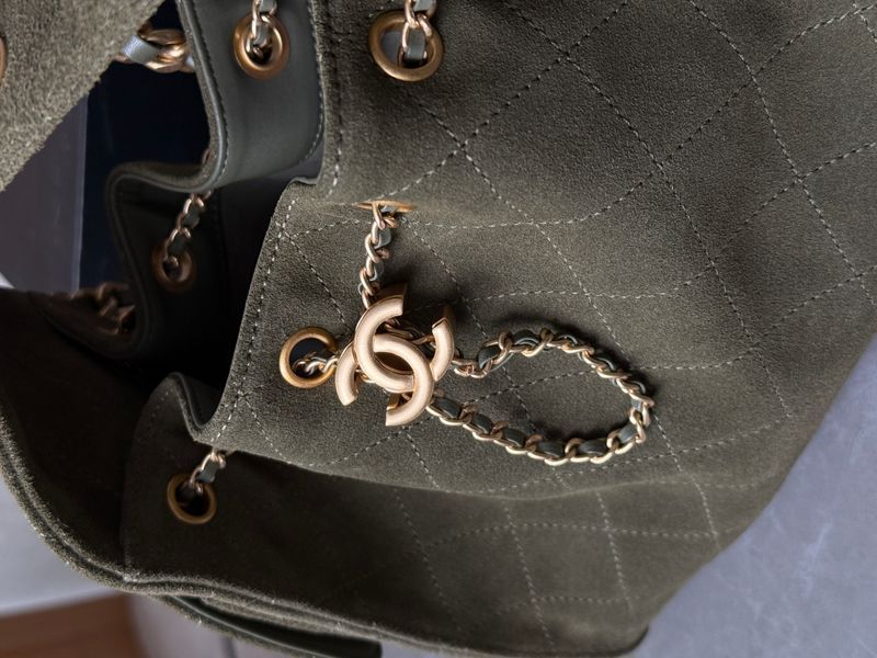 Сумка Chanel 25 Small Handbag in Khaki Quilted Suede with Gold Hardware 0571 фото