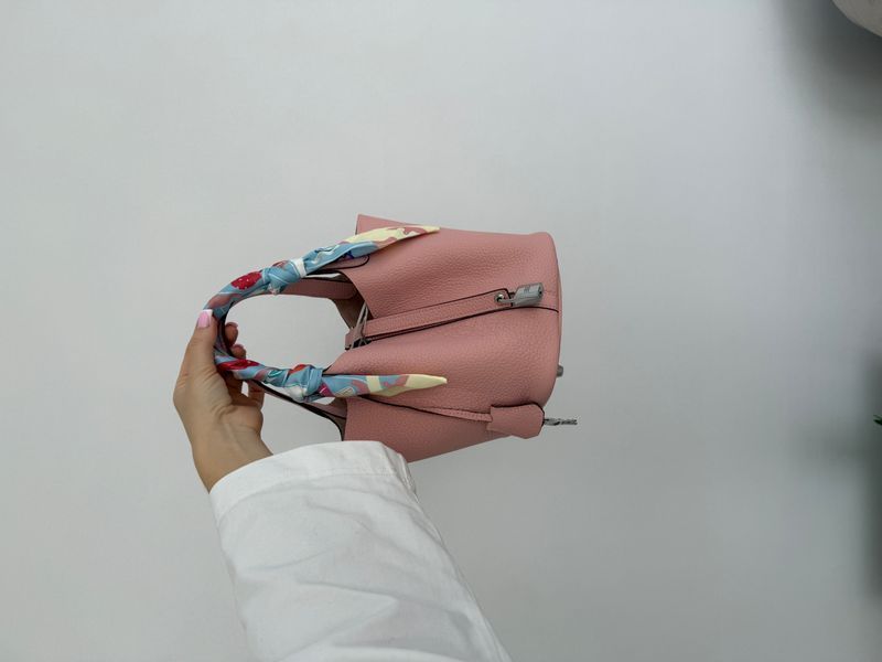 Сумка Hermes Picotin Lock 18 PM Bag in Rose Sakura Taurillon Clemence Leather/Palladium Hardware 411 фото