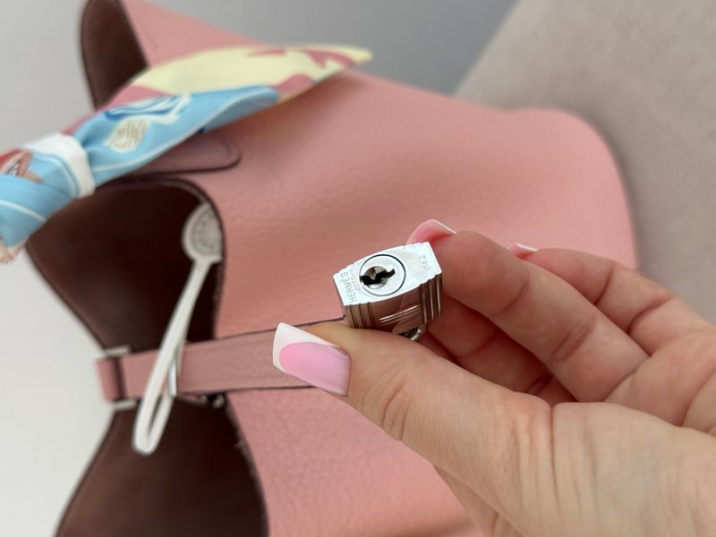 Сумка Hermes Picotin Lock 18 PM Bag in Rose Sakura Taurillon Clemence Leather/Palladium Hardware 411 фото