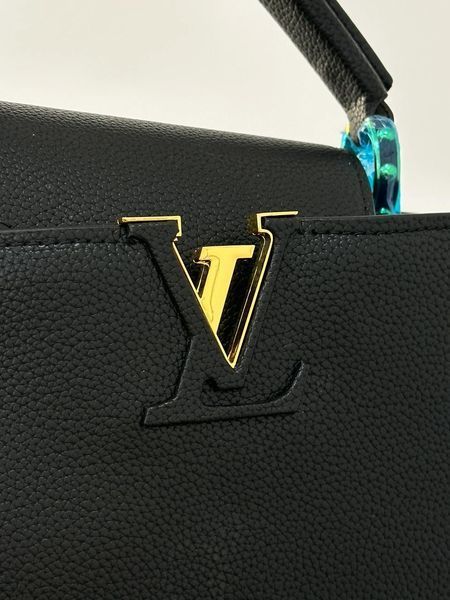 Сумка Louis Vuitton Capucines BB in Black Taurillon Leather/Gold Hardware 488 фото