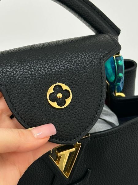 Сумка Louis Vuitton Capucines BB in Black Taurillon Leather/Gold Hardware 488 фото