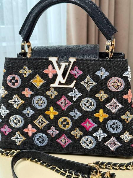 Сумка Louis Vuitton Capucines BB in Black Multicolor Embroidered Monogram/Gold Hardware 488 фото