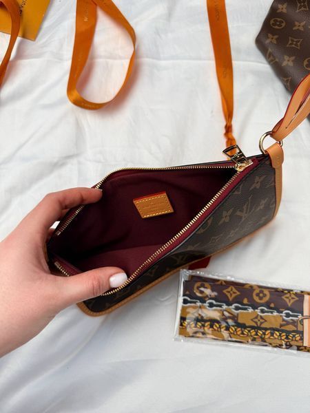 Cумка Louis Vuitton CarryAll MM Bag in Brown Monogram Coated Canvas with Gold-Toned Hardware Premium 7489 фото