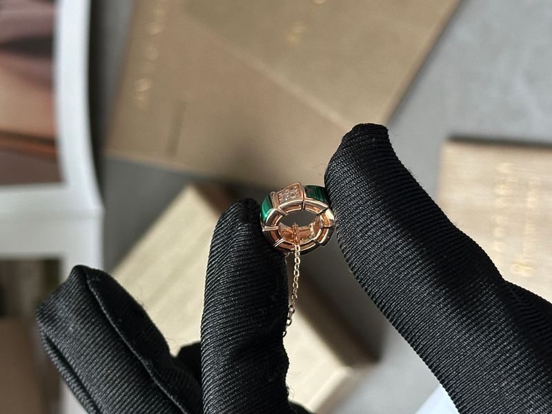 Підвіска Bvlgari Serpenti Viper Necklace 18K Rose Gold with Malachite/Diamonds JW0311 фото